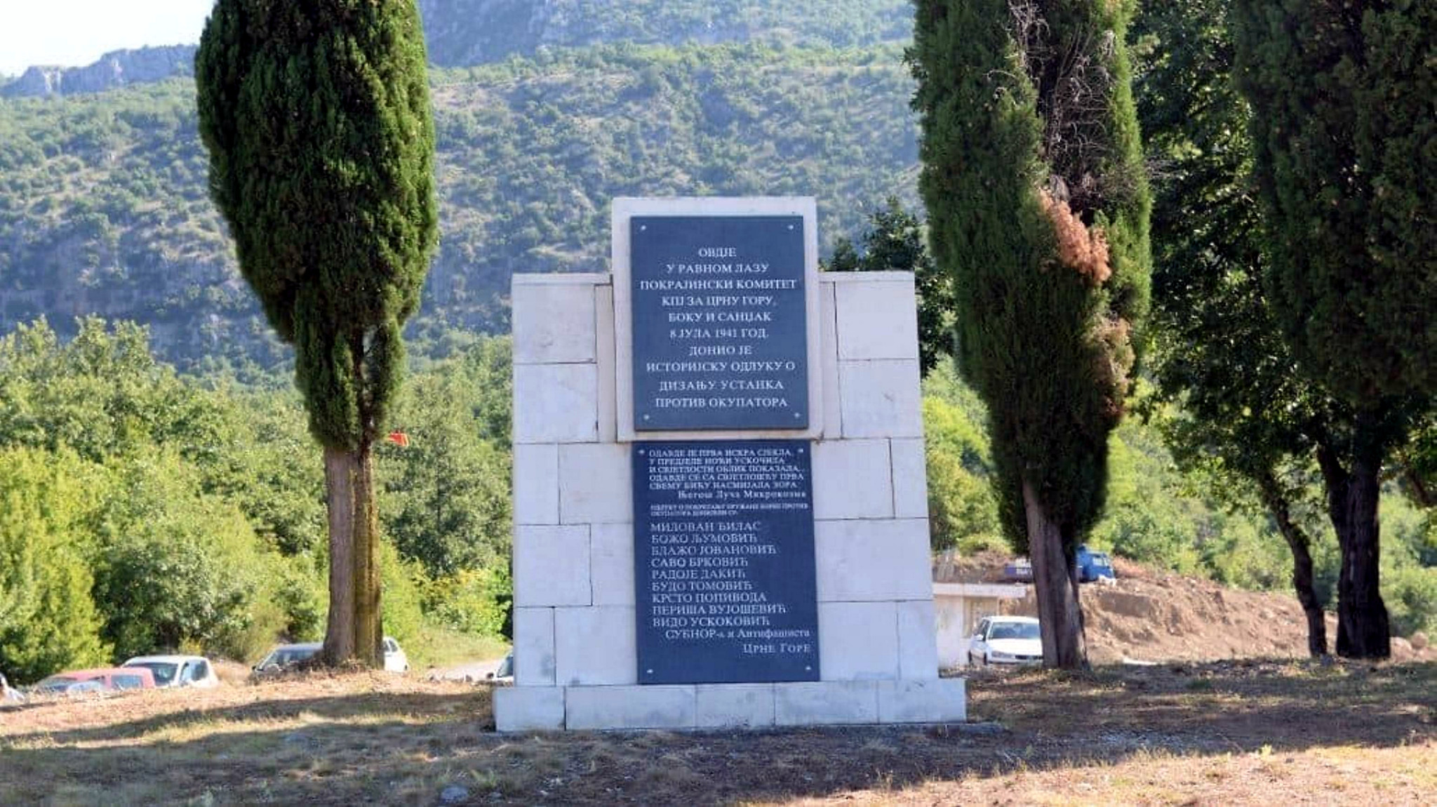 Spomen ploča - Ravni Laz, Piperi